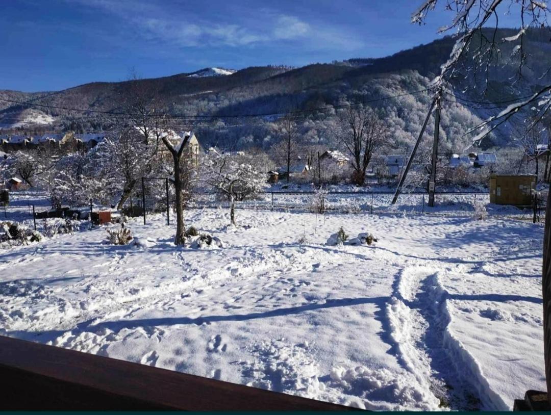 V Ulyanu Hotel Yaremche Exterior foto